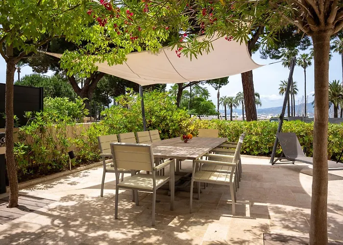 Superbe Villa-Appartement Sur La Croisette Avec Grande Terrasse